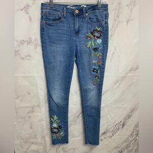SEVEN7 Floral Embroidered Raw Hem Skinny Denim Jean - J40